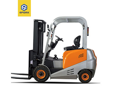 Harap Kencangkan Sabuk Pengaman Saat Mengemudikan Forklift